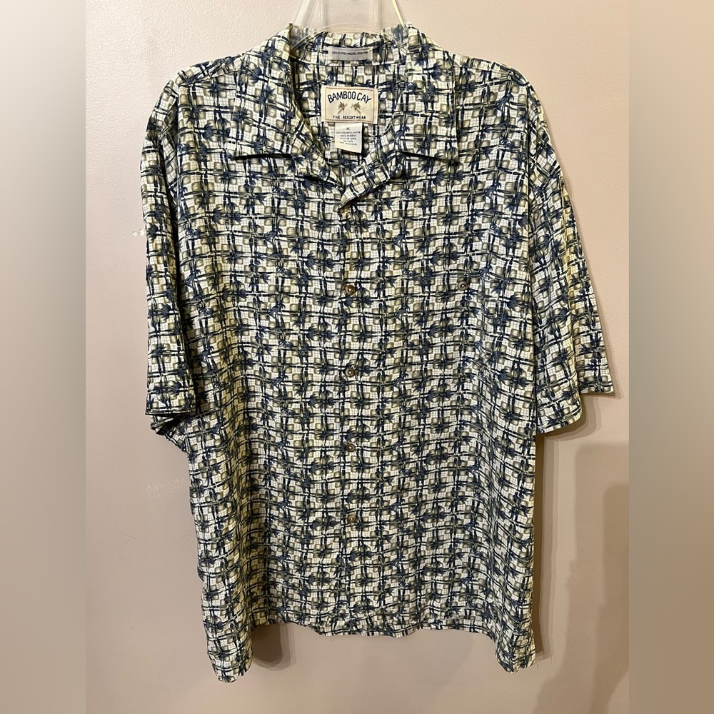 Bamboo Cay, Fine Resort Wear short sleeve casual shirt. 💯% Polynosic/Rayon.